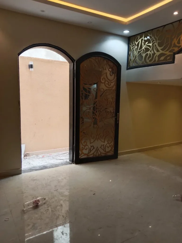 معلم بويه في حي طويق بالرياض